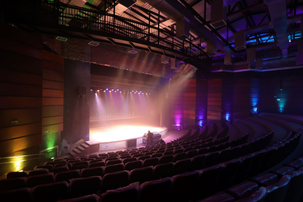 Prefeito vistoria obras e afirma que Dourados terá o mais moderno teatro do Estado
