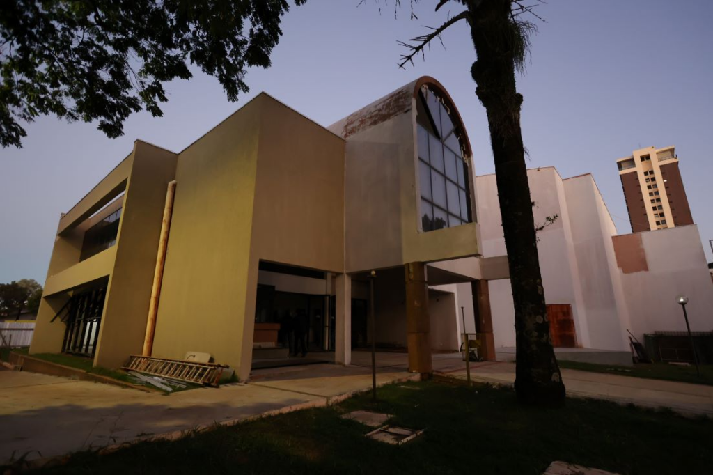 Prefeito vistoria obras e afirma que Dourados terá o mais moderno teatro do Estado
