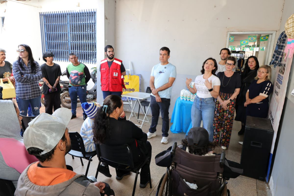 Prefeitura distribui 2,5 mil peças de agasalhos a famílias atendidas pelo Cras Guaicurus Prefeitura distribui 2,5 mil peças de agasalhos a famílias atendidas pelo Cras Guaicurus