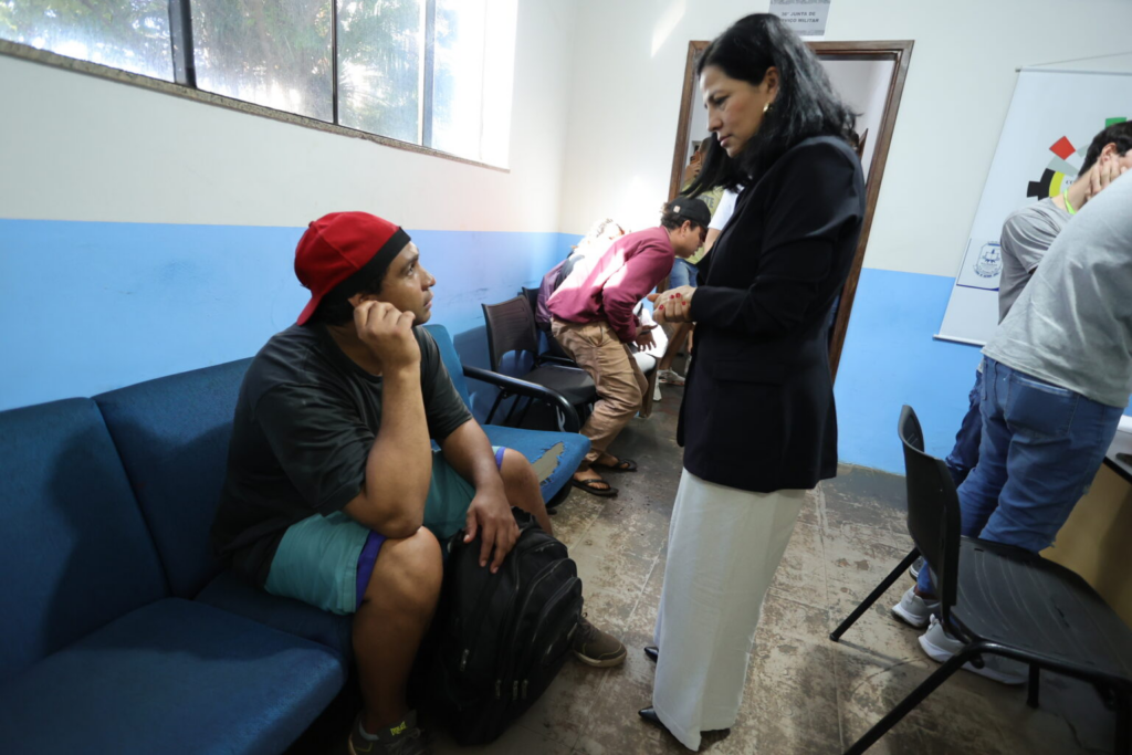Imigrantes venezuelanos buscam Prefeitura para receber informações sobre familiares Imigrantes venezuelanos buscam Prefeitura para receber informações sobre familiares
