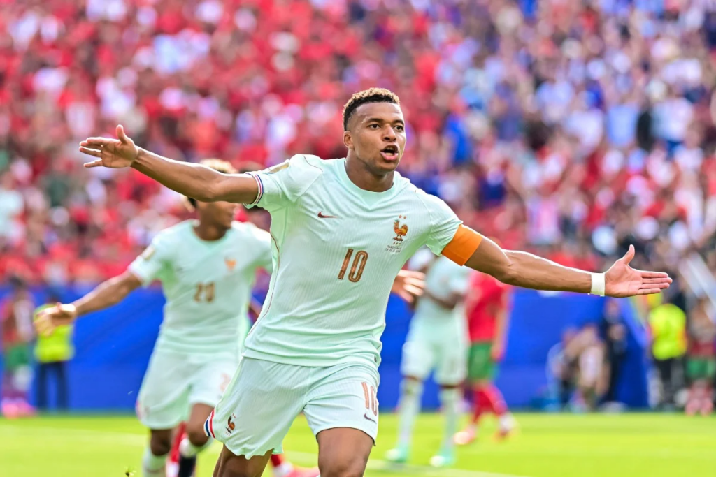 Harry Kane e Mbappé fazem último duelo buscando o bronze Harry Kane e Mbappé fazem último duelo buscando o bronze
