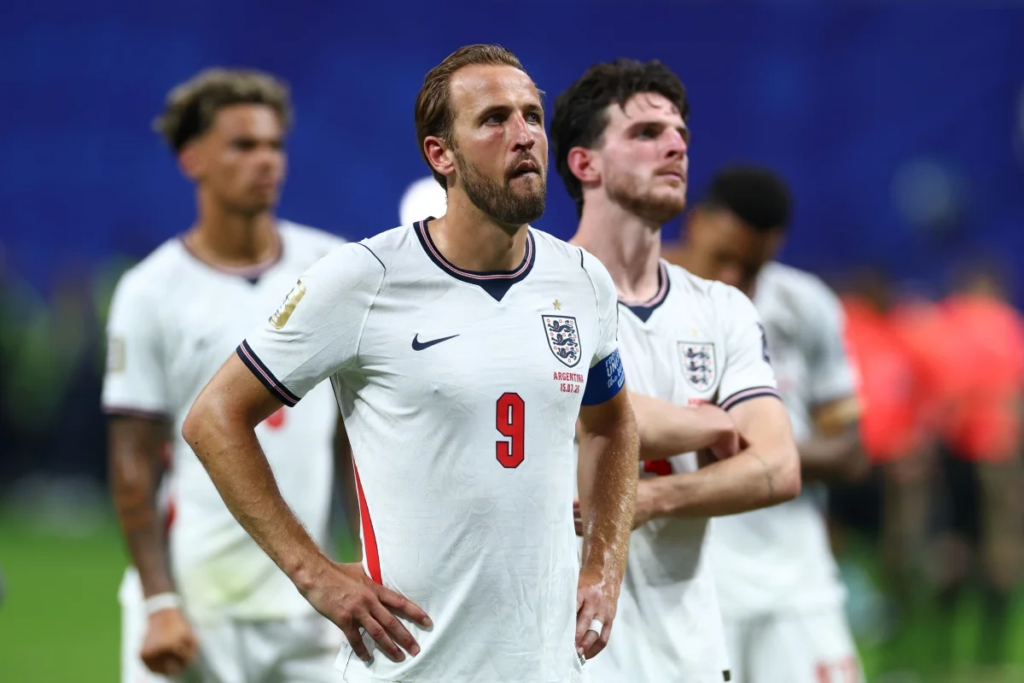 Harry Kane e Mbappé fazem último duelo buscando o bronze Harry Kane e Mbappé fazem último duelo buscando o bronze