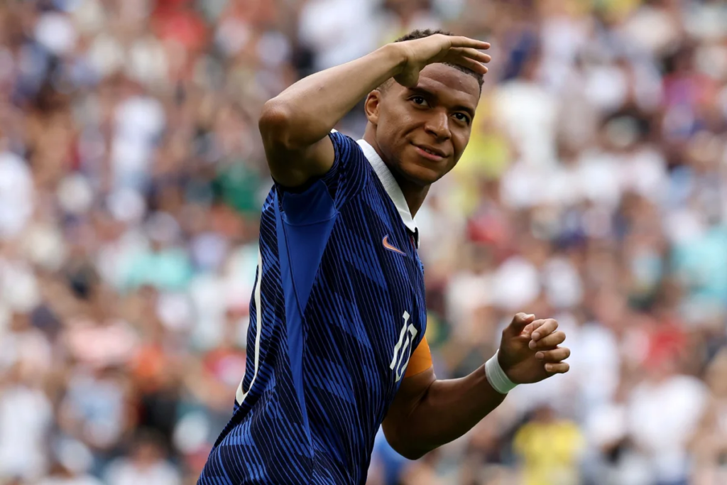 Em jogão com 10 gols Inglaterra atropela a França e fica com 3º lugar Em jogão com 10 gols Inglaterra atropela a França e fica com 3º lugar