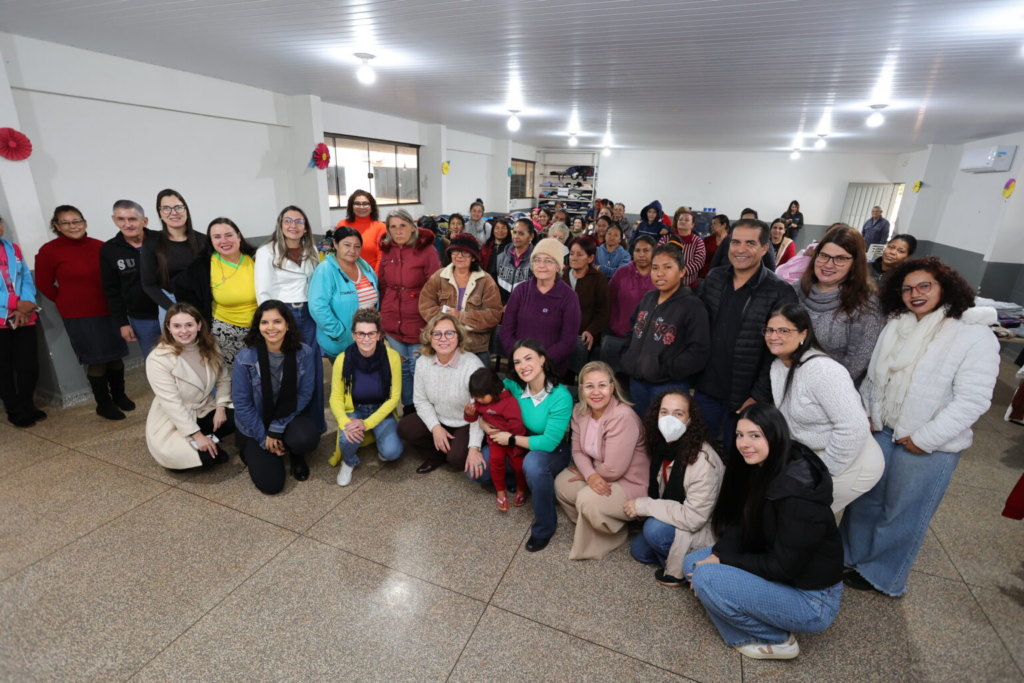 Campanha do Agasalho da Prefeitura chega a 15,3 mil peças e beneficia famílias de distritos Campanha do Agasalho da Prefeitura chega a 15,3 mil peças e beneficia famílias de distritos