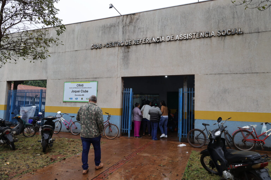 Prefeitura leva Varal Solidário ao Jóquei Clube e campanha do agasalho passa de 23 mil peças Prefeitura leva Varal Solidário ao Jóquei Clube e campanha do agasalho passa de 23 mil peças