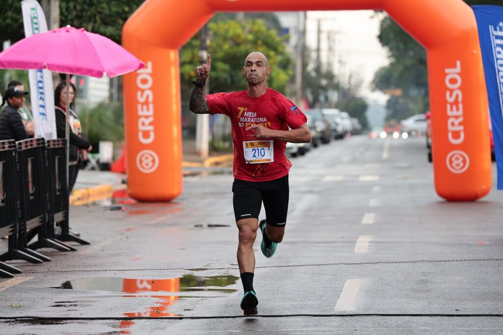 Douradenses superam adversários e vencem sétima edição da Meia Maratona do Fogo Douradenses superam adversários e vencem sétima edição da Meia Maratona do Fogo