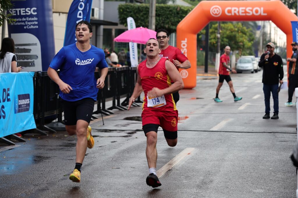 Douradenses superam adversários e vencem sétima edição da Meia Maratona do Fogo Douradenses superam adversários e vencem sétima edição da Meia Maratona do Fogo