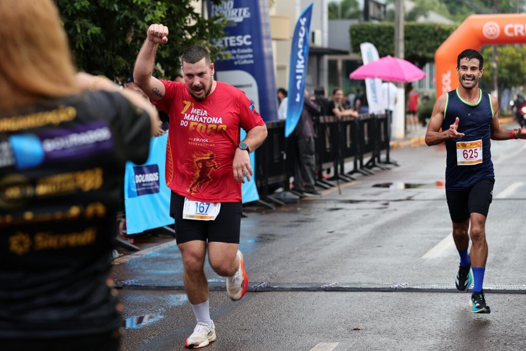 Douradenses superam adversários e vencem sétima edição da Meia Maratona do Fogo Douradenses superam adversários e vencem sétima edição da Meia Maratona do Fogo