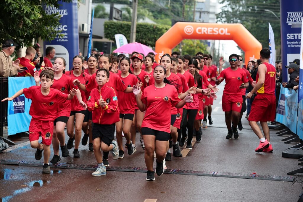 Douradenses superam adversários e vencem sétima edição da Meia Maratona do Fogo Douradenses superam adversários e vencem sétima edição da Meia Maratona do Fogo