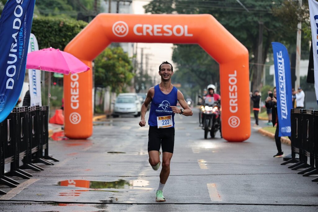 Douradenses superam adversários e vencem sétima edição da Meia Maratona do Fogo Douradenses superam adversários e vencem sétima edição da Meia Maratona do Fogo