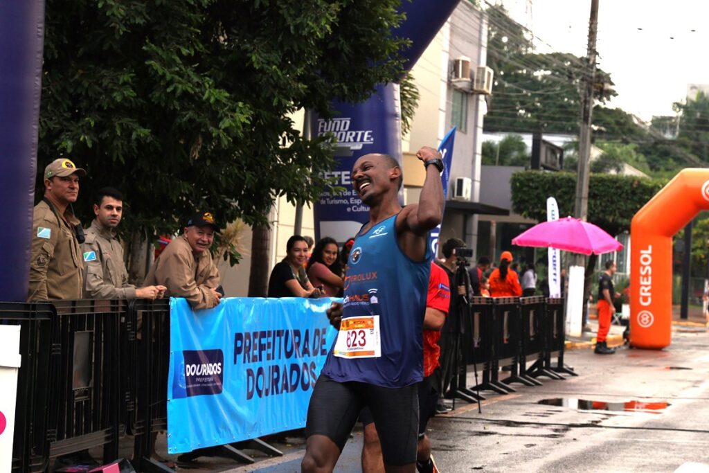 Douradenses superam adversários e vencem sétima edição da Meia Maratona do Fogo Douradenses superam adversários e vencem sétima edição da Meia Maratona do Fogo