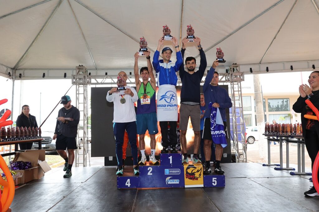 Douradenses superam adversários e vencem sétima edição da Meia Maratona do Fogo Douradenses superam adversários e vencem sétima edição da Meia Maratona do Fogo