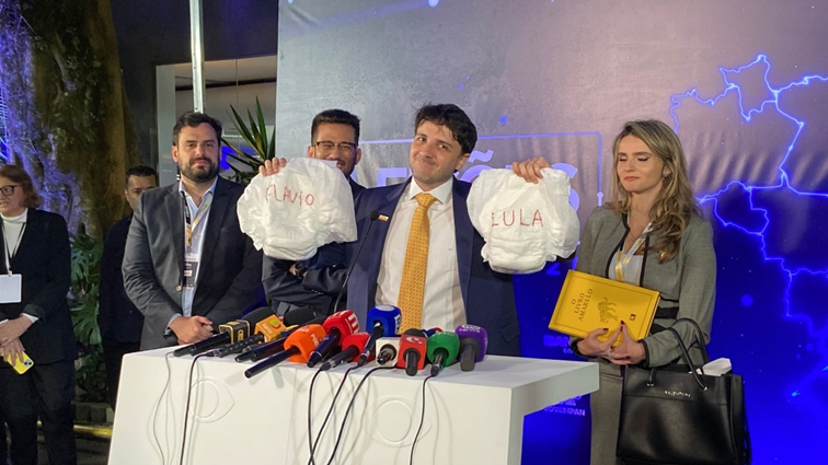 Lula, Flávio e Zema não foram ao debate da Band neste domingo Lula, Flávio e Zema não foram ao debate da Band neste domingo