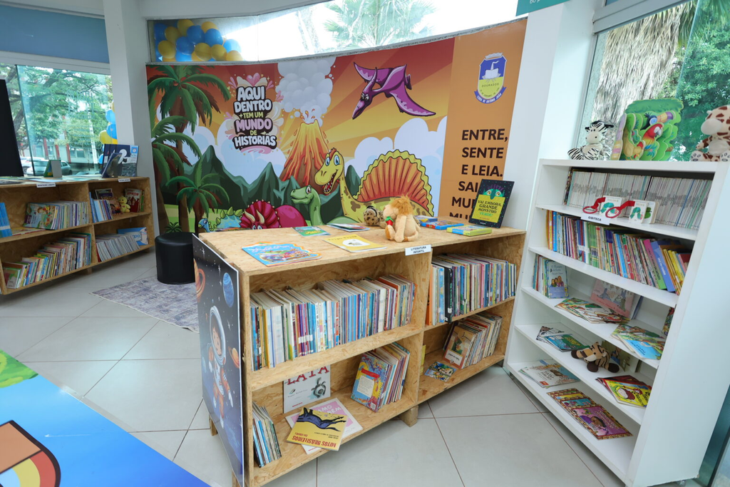 Prefeitura revitaliza Biblioteca Central e devolve espaço de leitura à população Prefeitura revitaliza Biblioteca Central e devolve espaço de leitura à população
