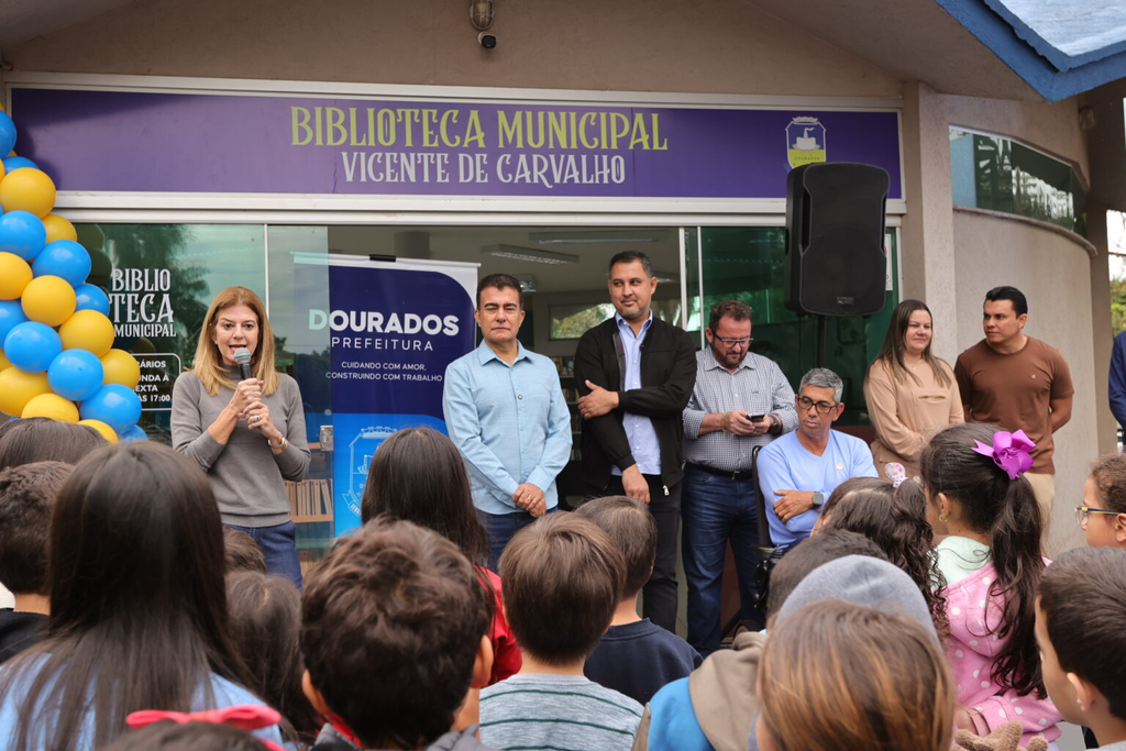 Prefeitura revitaliza Biblioteca Central e devolve espaço de leitura à população Prefeitura revitaliza Biblioteca Central e devolve espaço de leitura à população