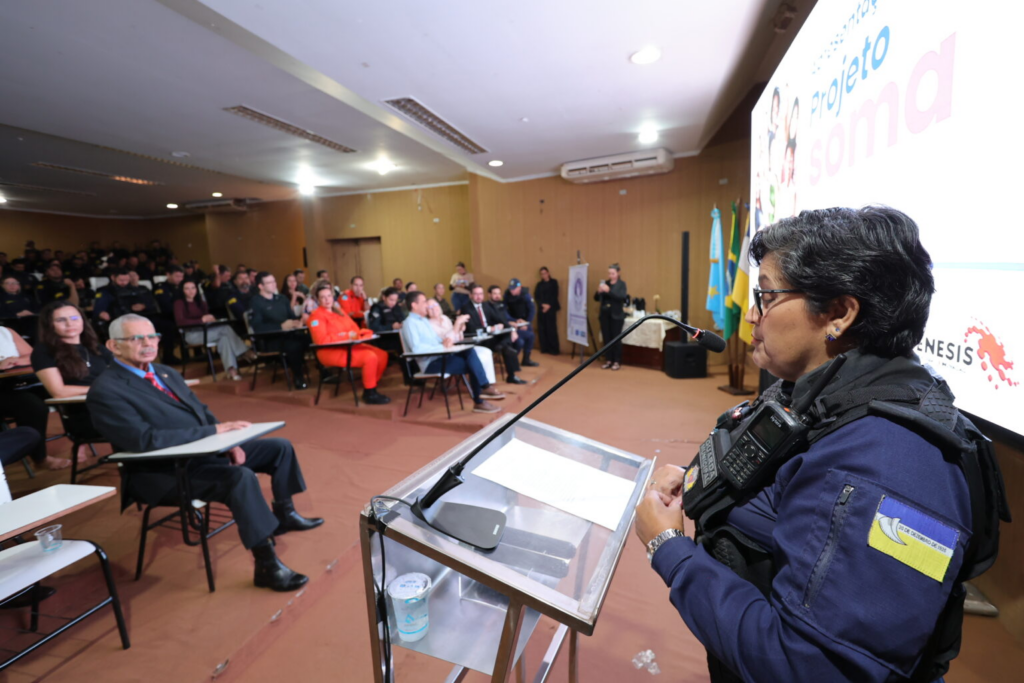 Prefeitura apresenta às forças de segurança, sistema que protege mulheres em situação de risco Prefeitura apresenta às forças de segurança, sistema que protege mulheres em situação de risco