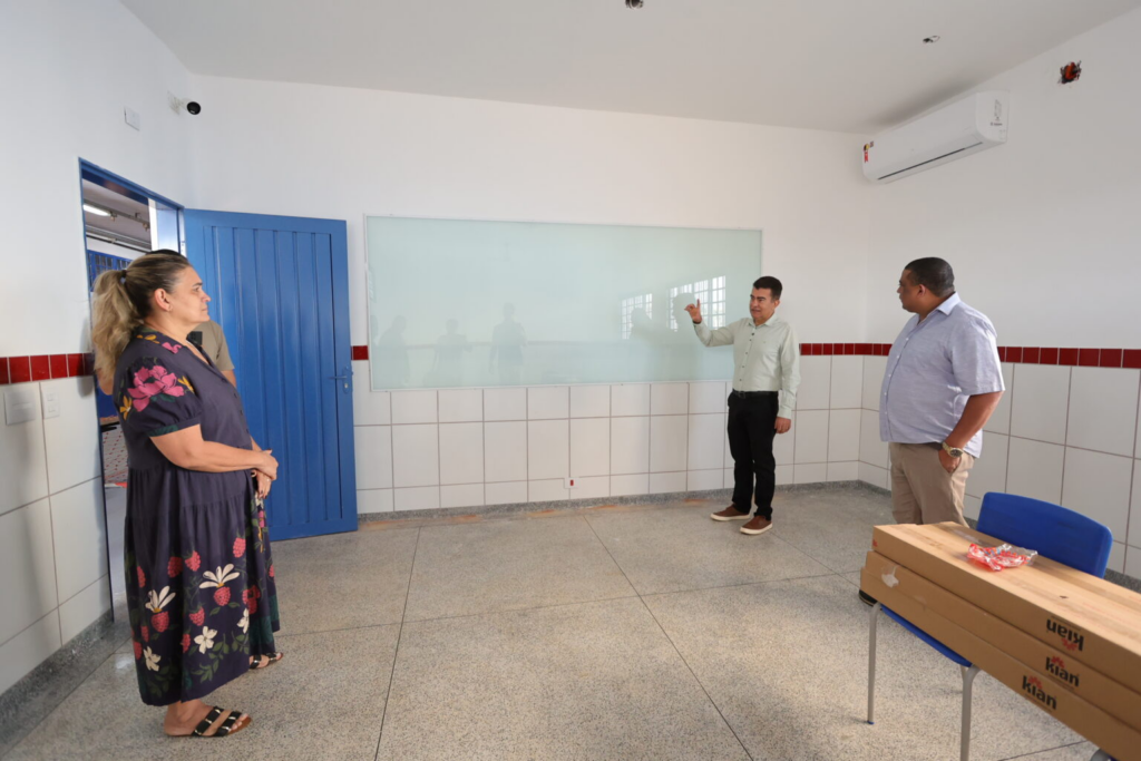 Prefeito vistoria obras de novas salas de aula na Escola Maria Conceição Angélica Prefeito vistoria obras de novas salas de aula na Escola Maria Conceição Angélica