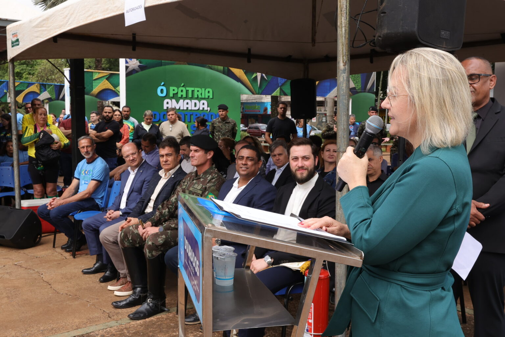 Prefeito acende “Chama da Pátria” e reforça cidadania durante solenidade Prefeito acende “Chama da Pátria” e reforça cidadania durante solenidade