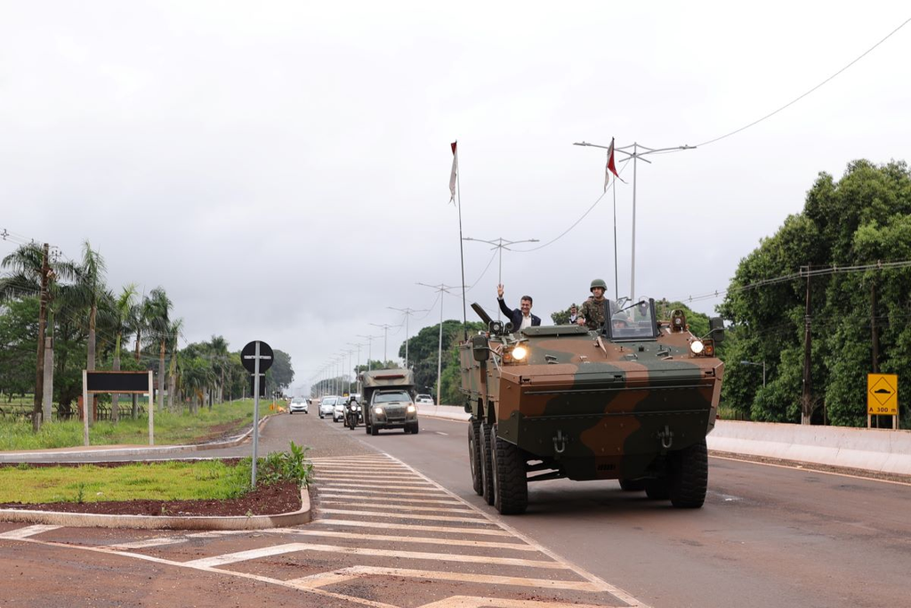 Antes de chegar à Praça Antônio João, Chama da Pátria foi acesa na 4ª Brigada de Dourados Antes de chegar à Praça Antônio João, Chama da Pátria foi acesa na 4ª Brigada de Dourados