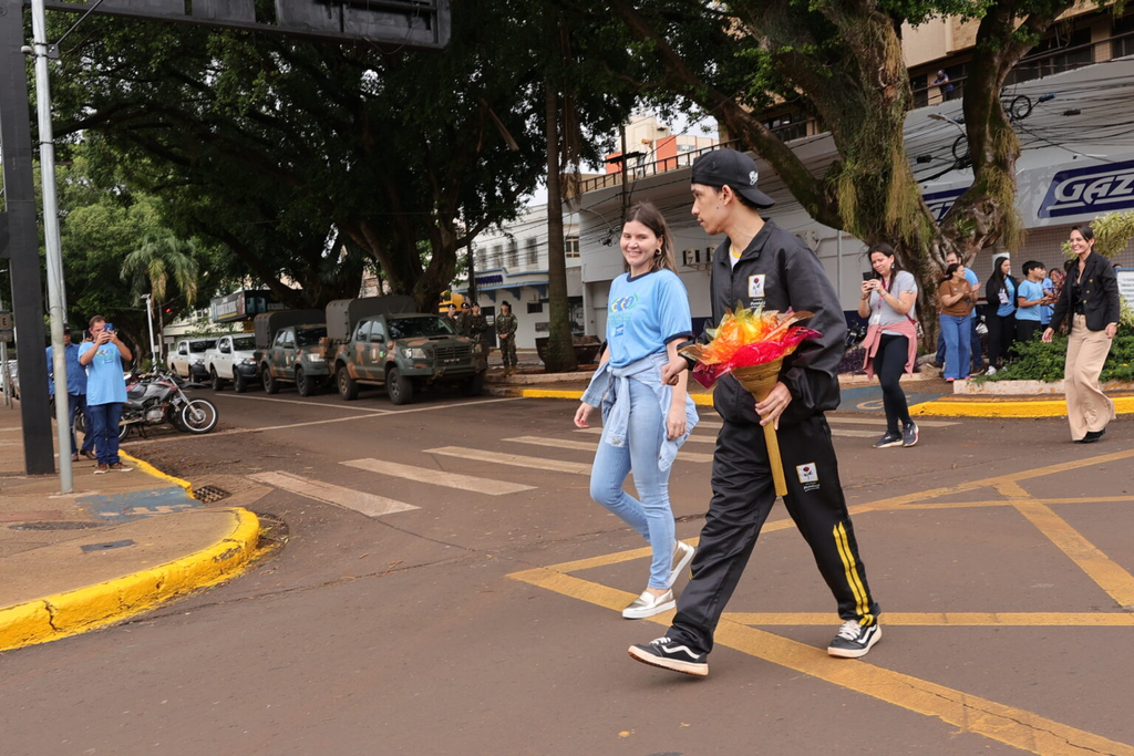 Prefeito acende “Chama da Pátria” e reforça cidadania durante solenidade Prefeito acende “Chama da Pátria” e reforça cidadania durante solenidade