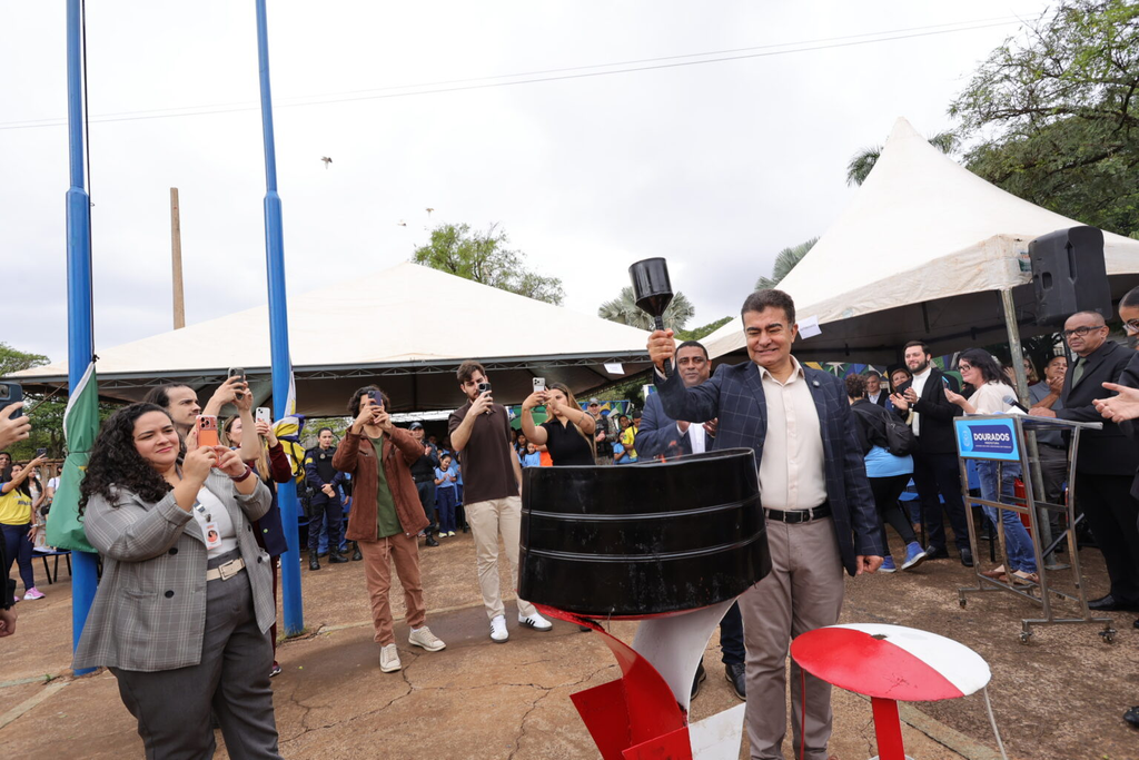 Prefeito acende “Chama da Pátria” e reforça cidadania durante solenidade Prefeito acende “Chama da Pátria” e reforça cidadania durante solenidade